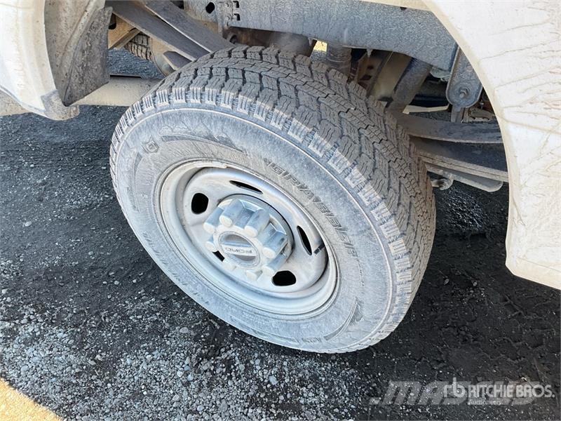 Ford F-250 XL 4x4 Pickup 其他