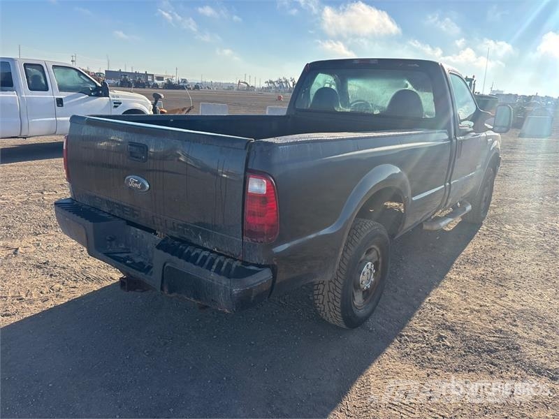 Ford F-250 XL 4x4 Pickup Autre fourgon / utilitaire