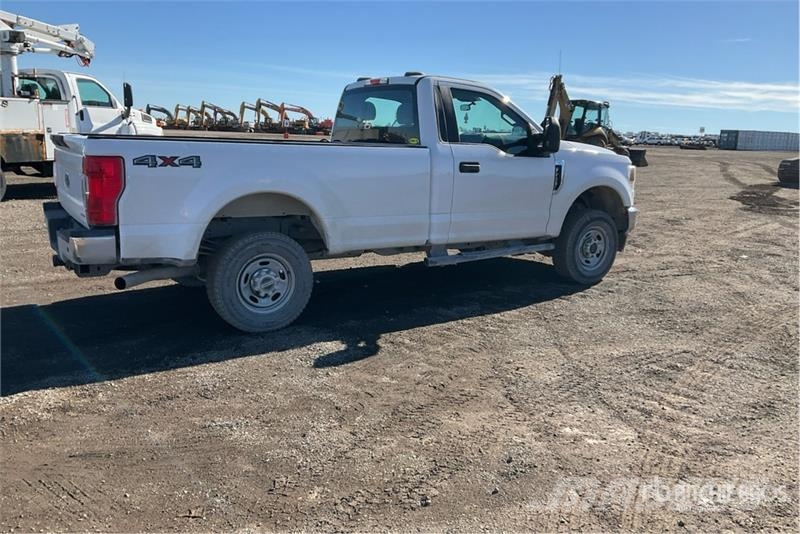 Ford F-250 XL 4x4 Pickup 其他