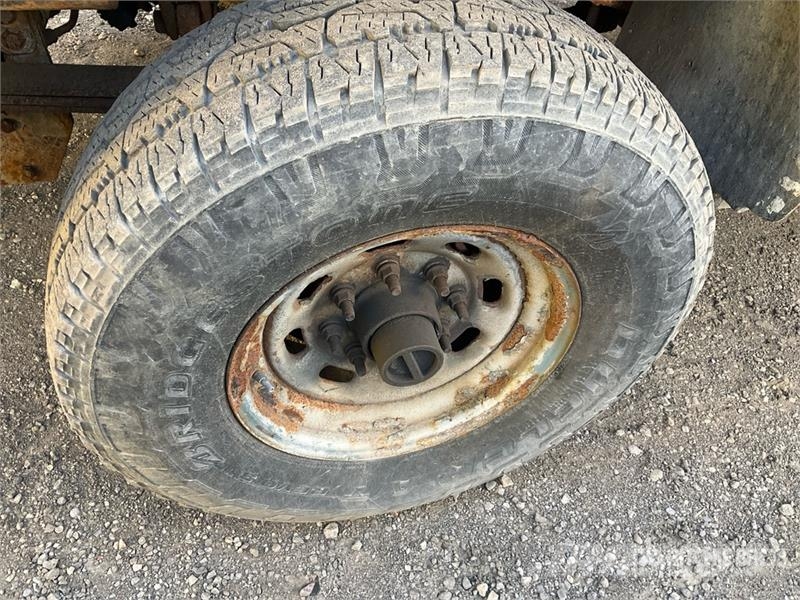 Ford F-250 XL 4x4 Pickup Outros