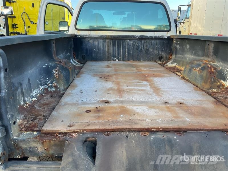 Ford F-250 XL 4x4 Pickup Outros