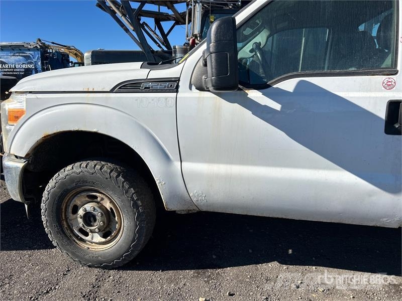 Ford F-250 XL 4x4 Pickup Iné