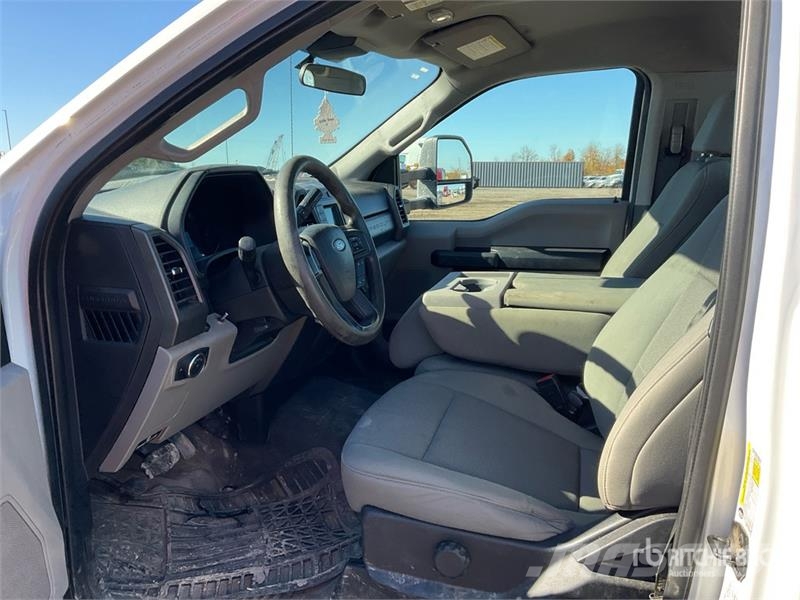 Ford F-250 XL 4x4 Pickup 其他