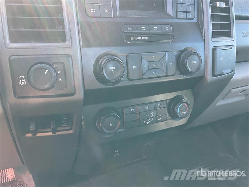Ford F-250 XL 4x4 Pickup 其他