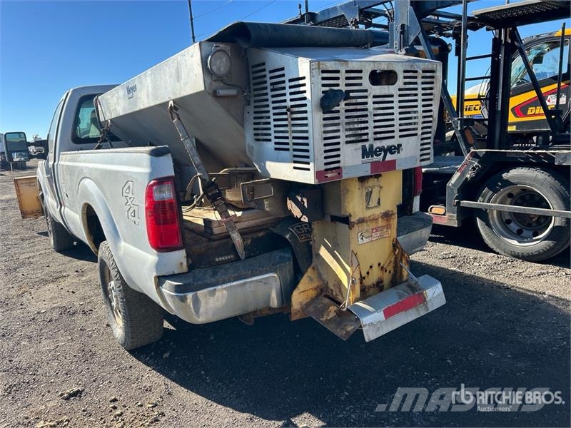 Ford F-250 XL 4x4 Pickup Iné
