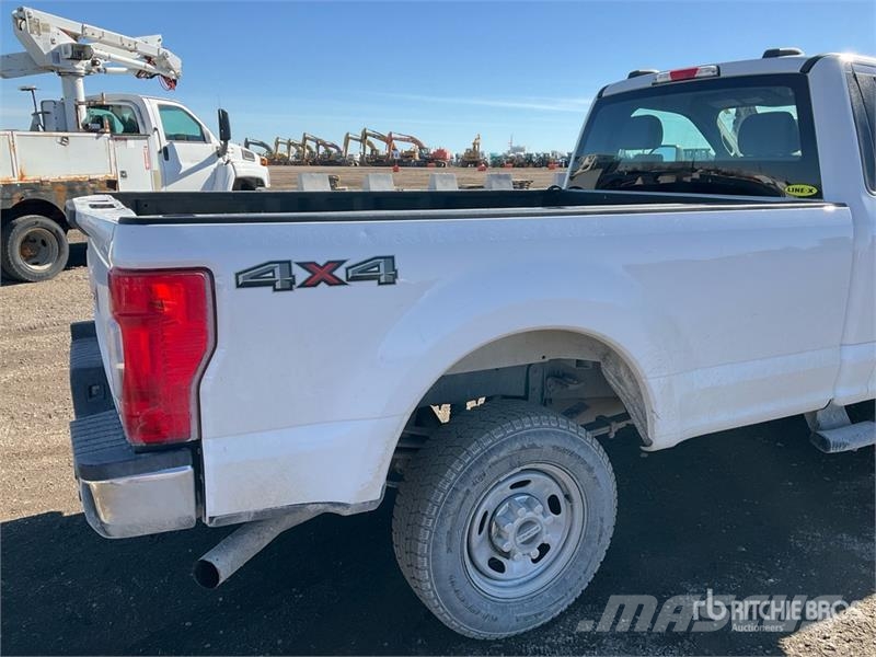 Ford F-250 XL 4x4 Pickup 其他