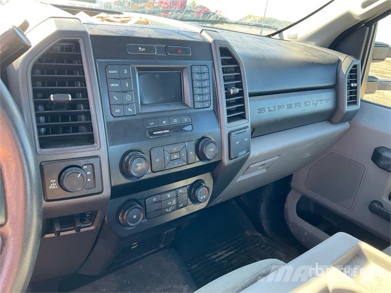 Ford F-250 XL 4x4 Pickup 其他
