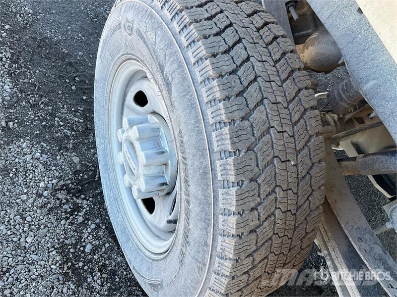 Ford F-250 XL 4x4 Pickup 其他