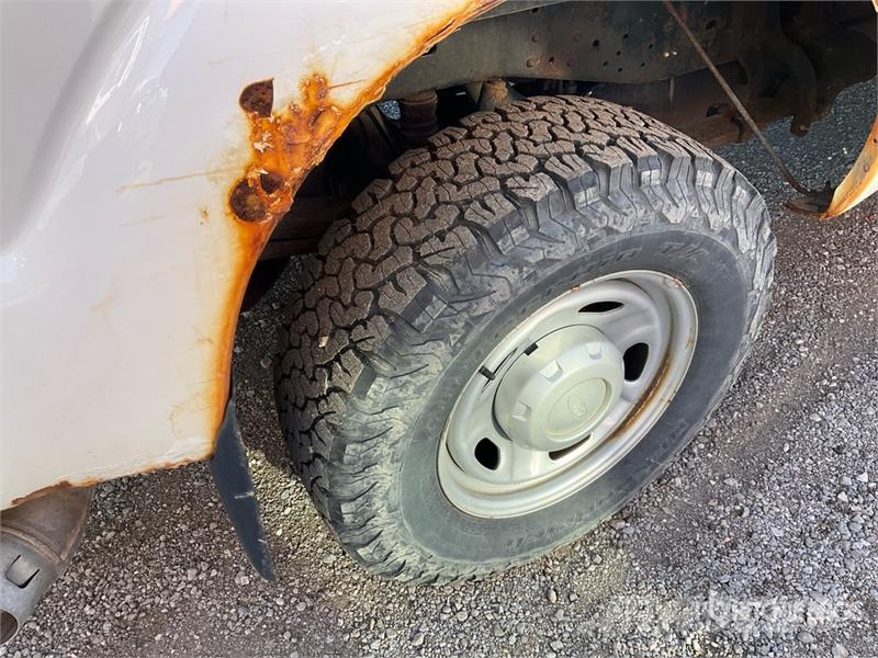 Ford F-250 XL 4x4 Pickup Ostalo
