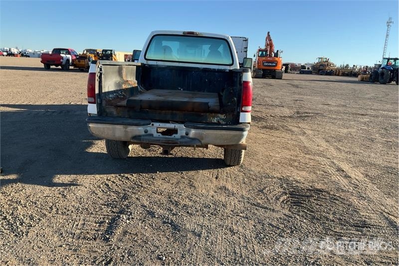 Ford F-250 XL 4x4 Pickup Outros