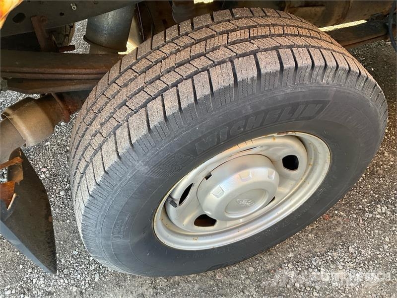 Ford F-250 XL 4x4 Pickup Ostalo