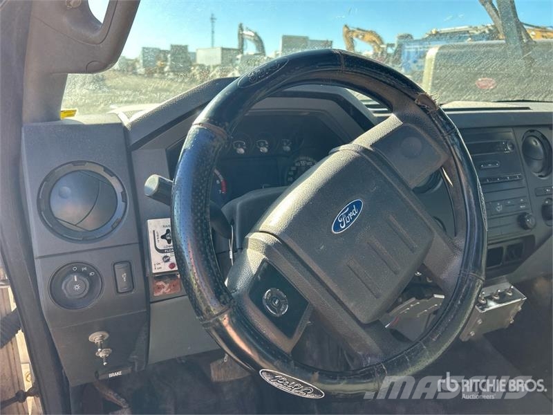 Ford F-250 XL 4x4 Snow Plow Truck Komunalna vozila za opštu namenu