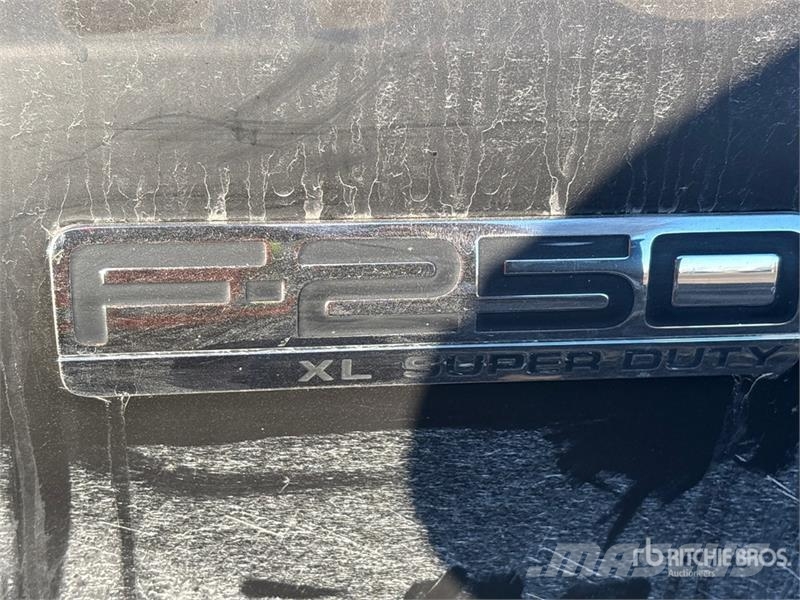 Ford F-250 XL XL 4x4 Pickup Ostalo