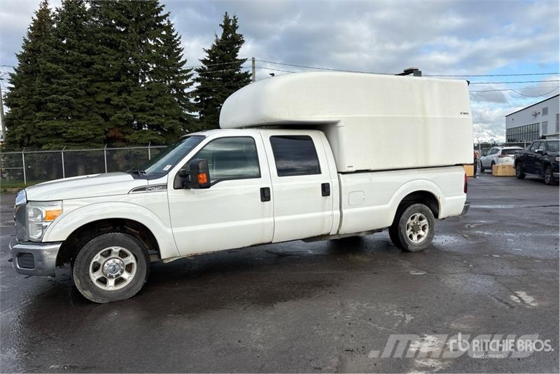 Ford F-250 XLT 4x2 Crew Cab Pickup (Inoperable) Други