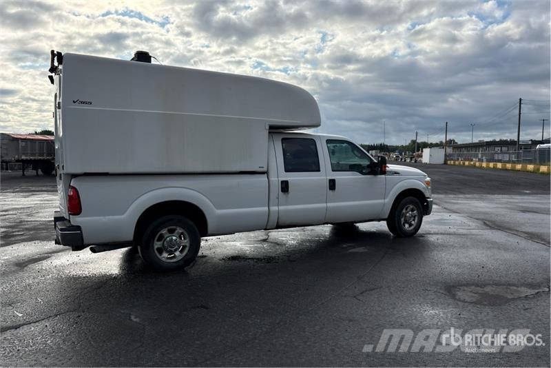 Ford F-250 XLT 4x2 Crew Cab Pickup (Inoperable) Други