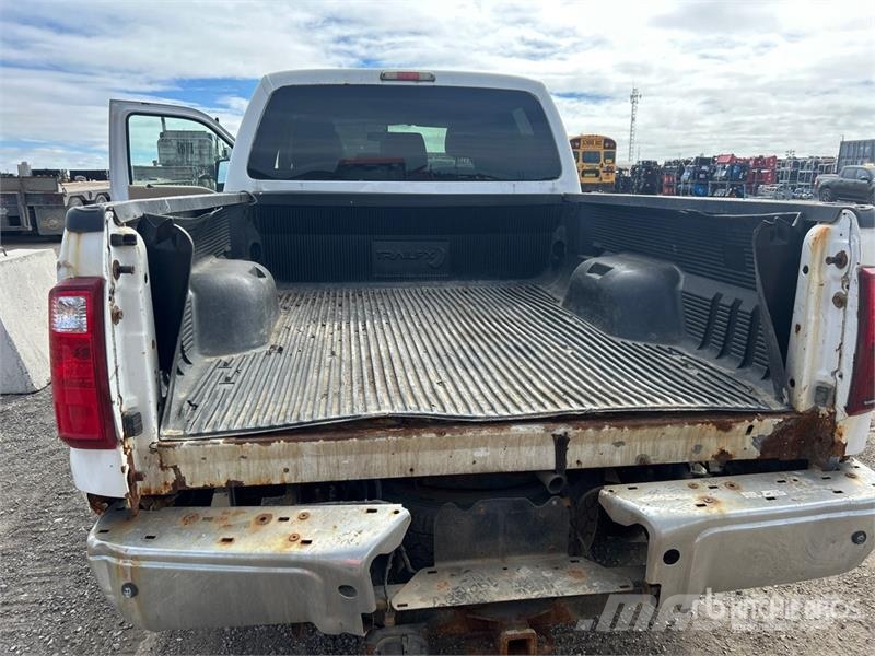 Ford F-250 XLT 4x4 Crew Cab Pickup Drugi