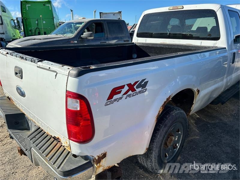 Ford F-250 XLT 4x4 Crew Cab Pickup Other