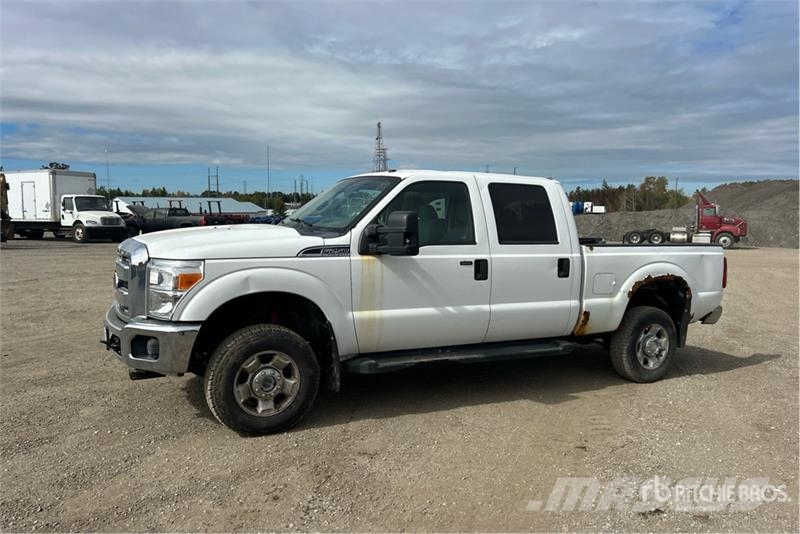 Ford F-250 XLT 4x4 Crew Cab Pickup Drugi