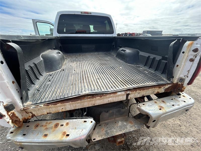 Ford F-250 XLT 4x4 Crew Cab Pickup Drugi