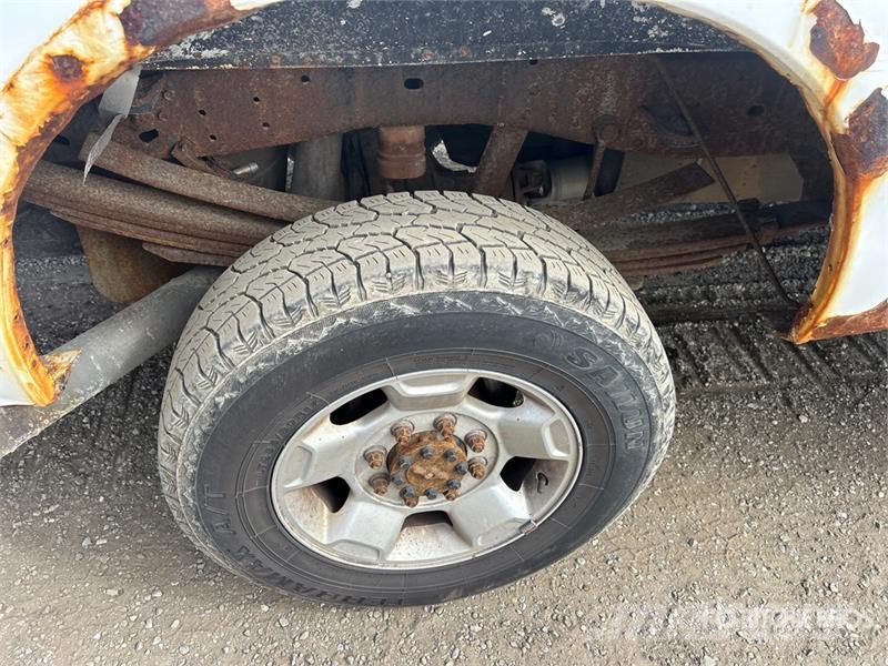 Ford F-250 XLT 4x4 Crew Cab Pickup Drugi