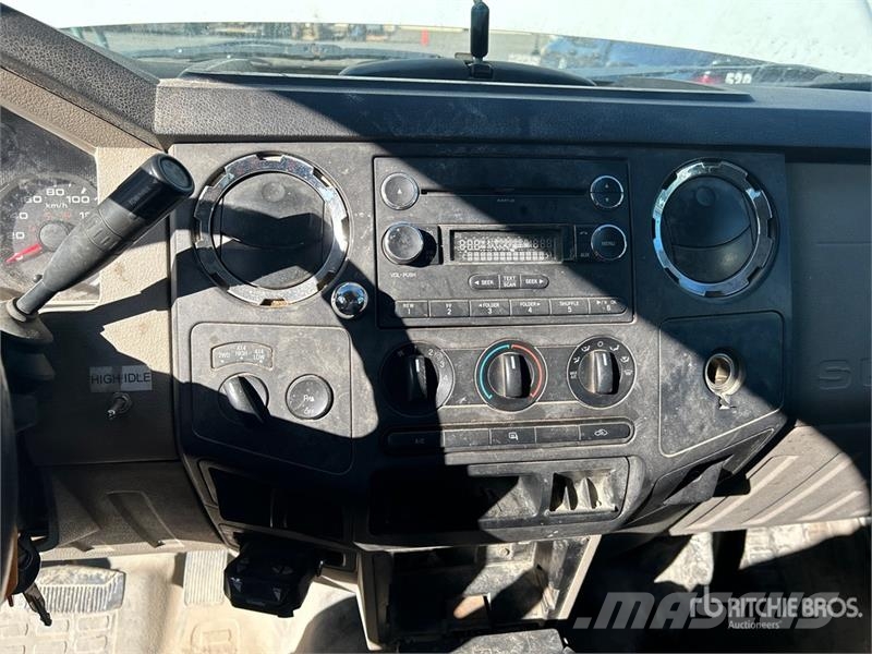 Ford F-250 XLT 4x4 Crew Cab Pickup Other