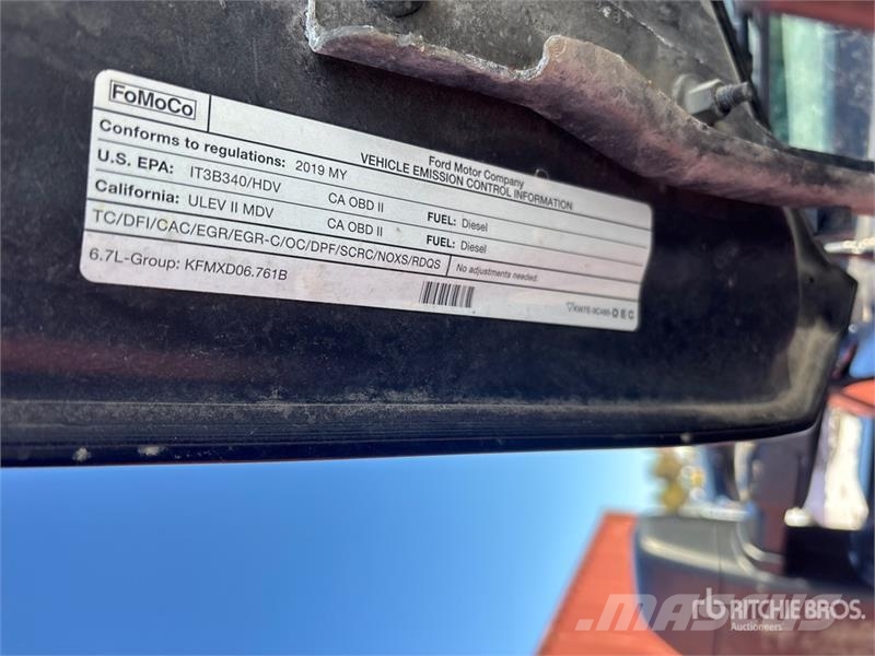 Ford F-250 XLT 4x4 Crew Cab Pickup Ostalo