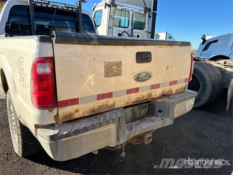 Ford F-250 XLT 4x4 Crew Cab Pickup Ostalo