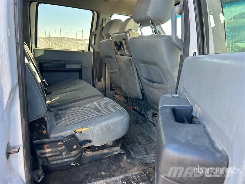 Ford F-250 XLT 4x4 Crew Cab Pickup Ostalo