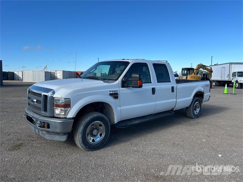 Ford F-250 XLT 4x4 Crew Cab Pickup Other