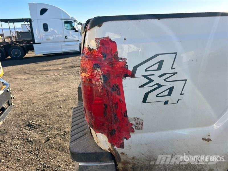 Ford F-250 XLT 4x4 Crew Cab Pickup Ostalo