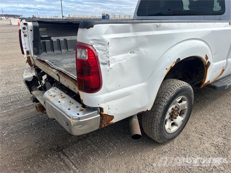 Ford F-250 XLT 4x4 Crew Cab Pickup Drugi