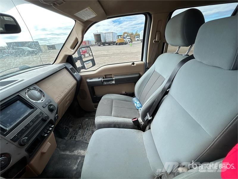 Ford F-250 XLT 4x4 Crew Cab Pickup Drugi