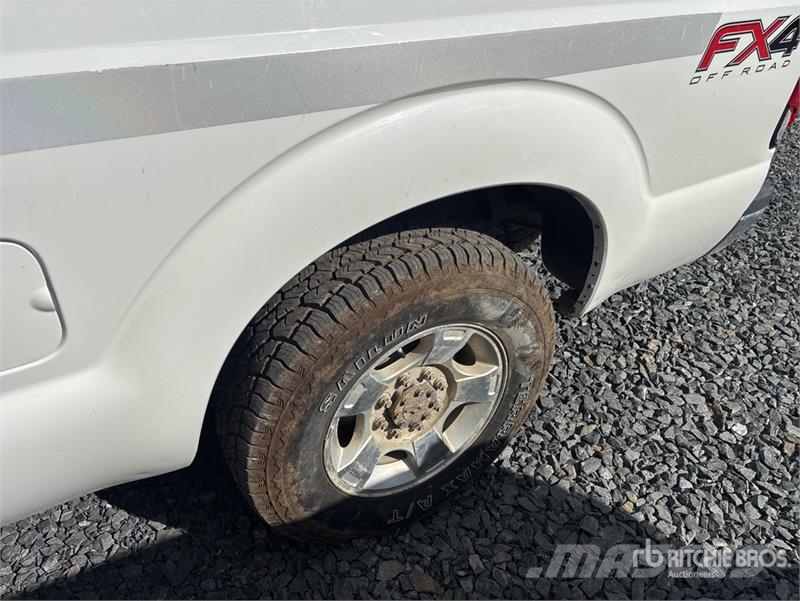 Ford F-250 XLT 4x4 Crew Cab Pickup Ostalo