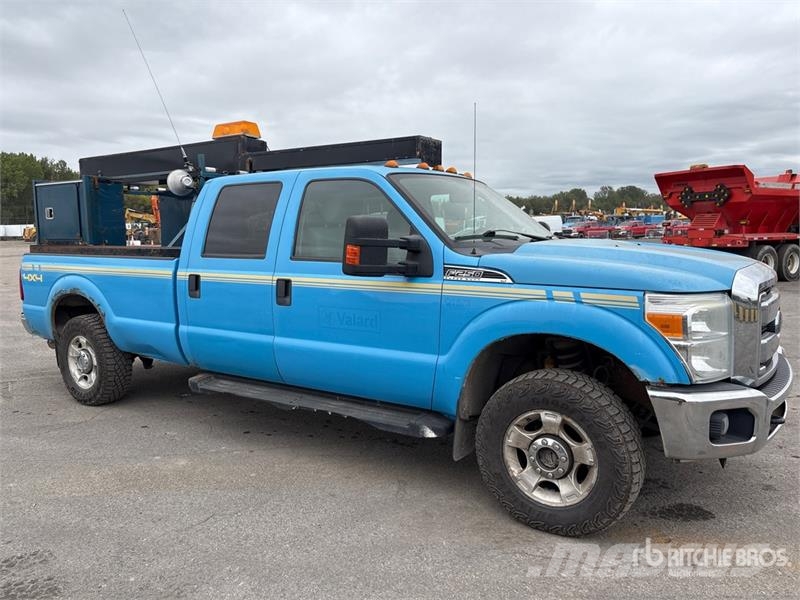 Ford F-250 XLT 4x4 Crew Cab Pickup Muu