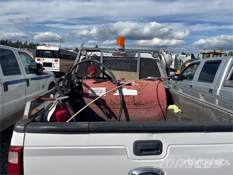 Ford F-250 XLT 4x4 Crew Cab Pickup Ostalo
