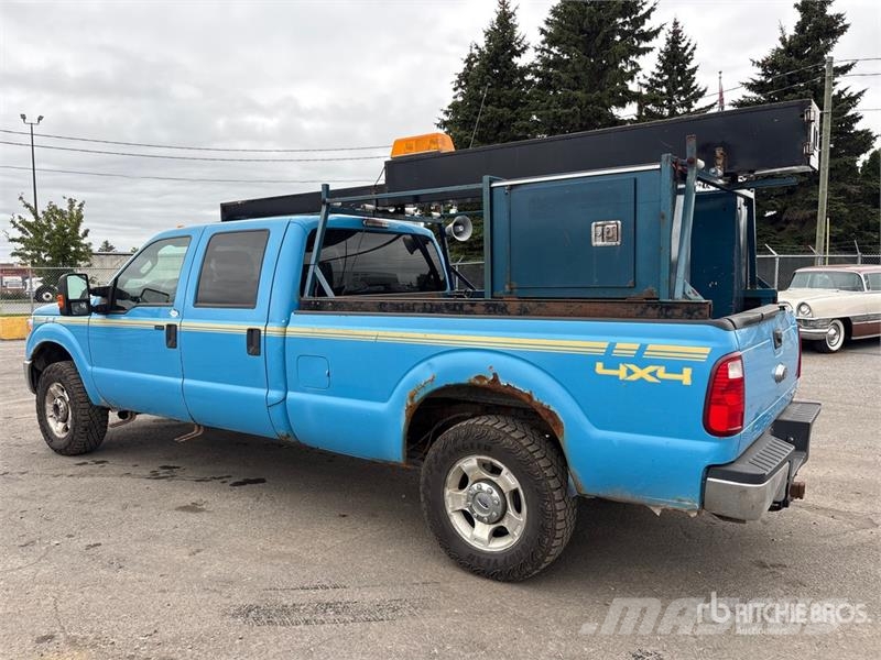 Ford F-250 XLT 4x4 Crew Cab Pickup Muu