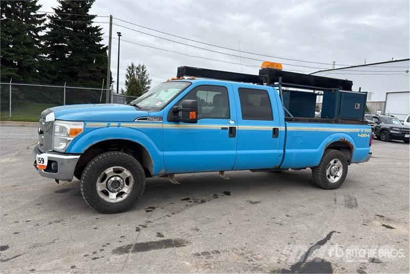 Ford F-250 XLT 4x4 Crew Cab Pickup Otros