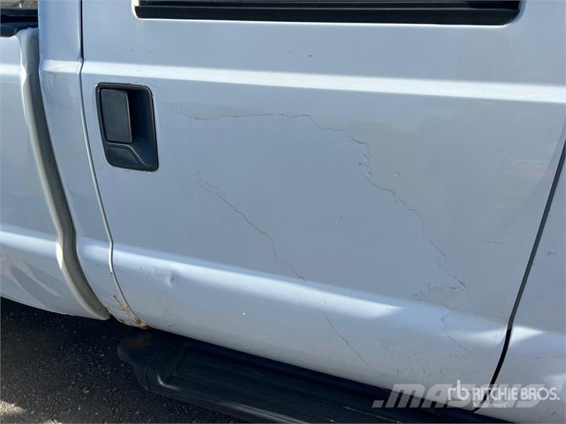 Ford F-250 XLT 4x4 Crew Cab Pickup Other