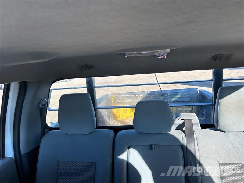 Ford F-250 XLT 4x4 Crew Cab Pickup Ostalo