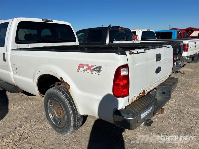 Ford F-250 XLT 4x4 Crew Cab Pickup Other