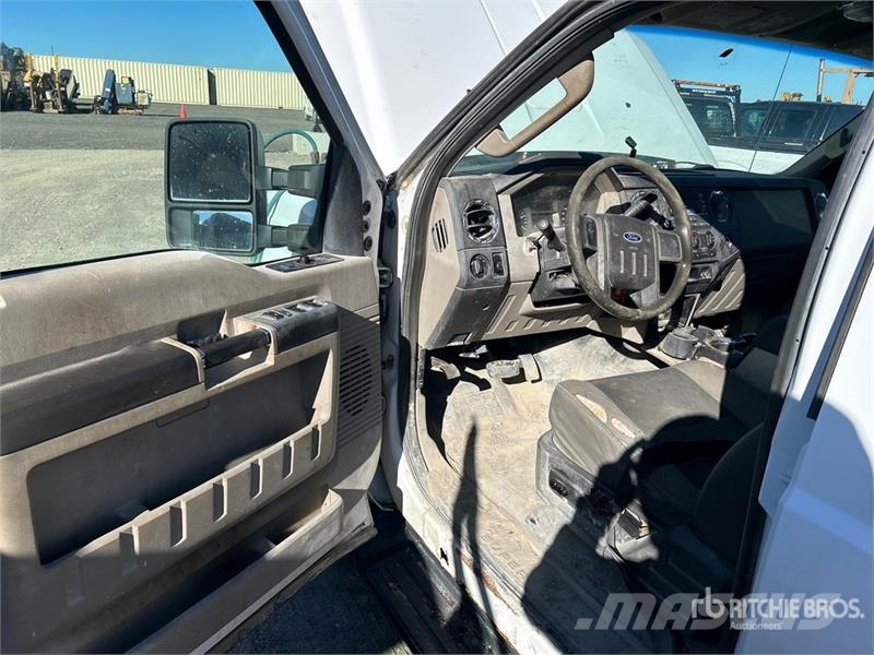 Ford F-250 XLT 4x4 Crew Cab Pickup Other