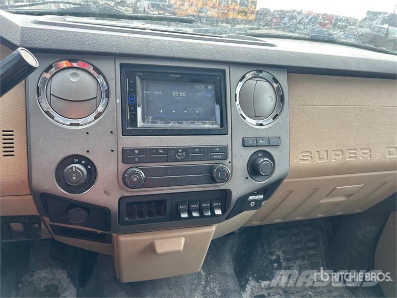 Ford F-250 XLT 4x4 Crew Cab Pickup Drugi