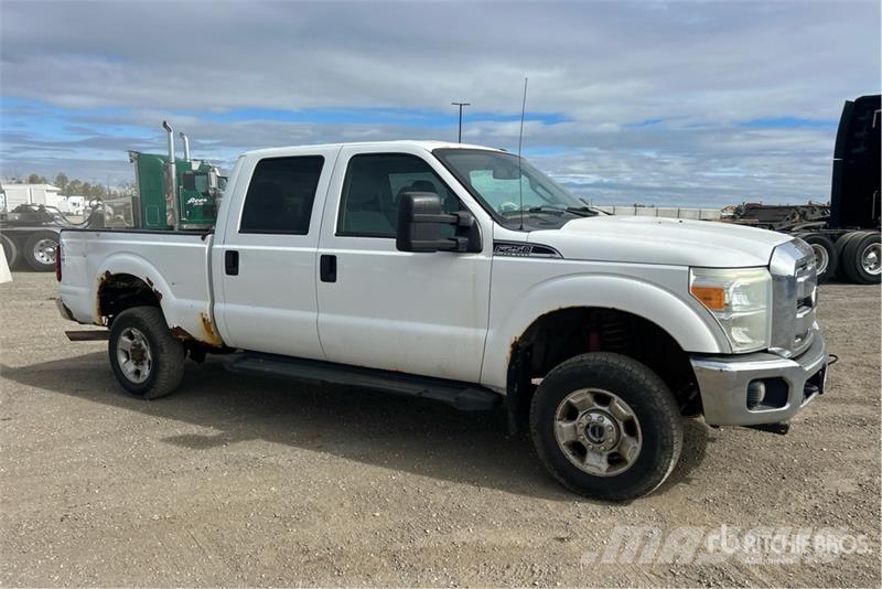 Ford F-250 XLT 4x4 Crew Cab Pickup Drugi