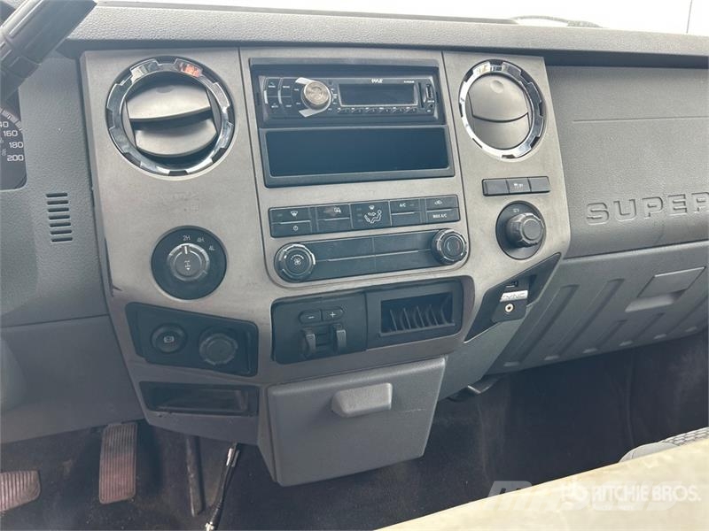 Ford F-250 XLT 4x4 Crew Cab Pickup (Inoperable) Furgoni altro