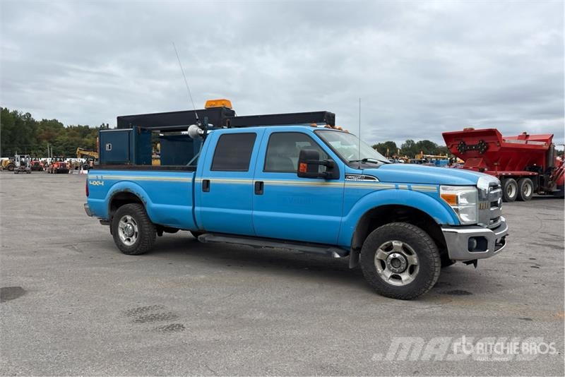 Ford F-250 XLT 4x4 Crew Cab Pickup Otros