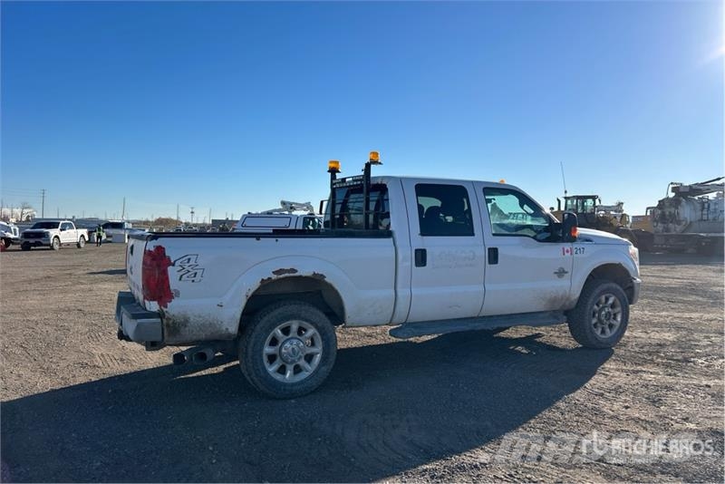 Ford F-250 XLT 4x4 Crew Cab Pickup Ostalo