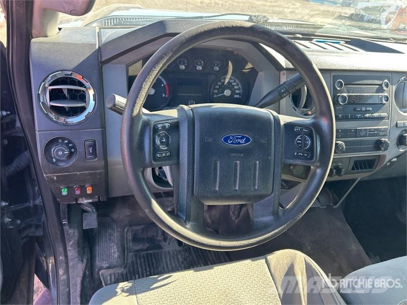Ford F-250 XLT 4x4 Crew Cab Pickup Прочие фургоны