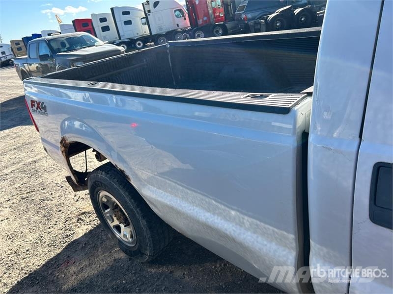 Ford F-250 XLT 4x4 Crew Cab Pickup Other