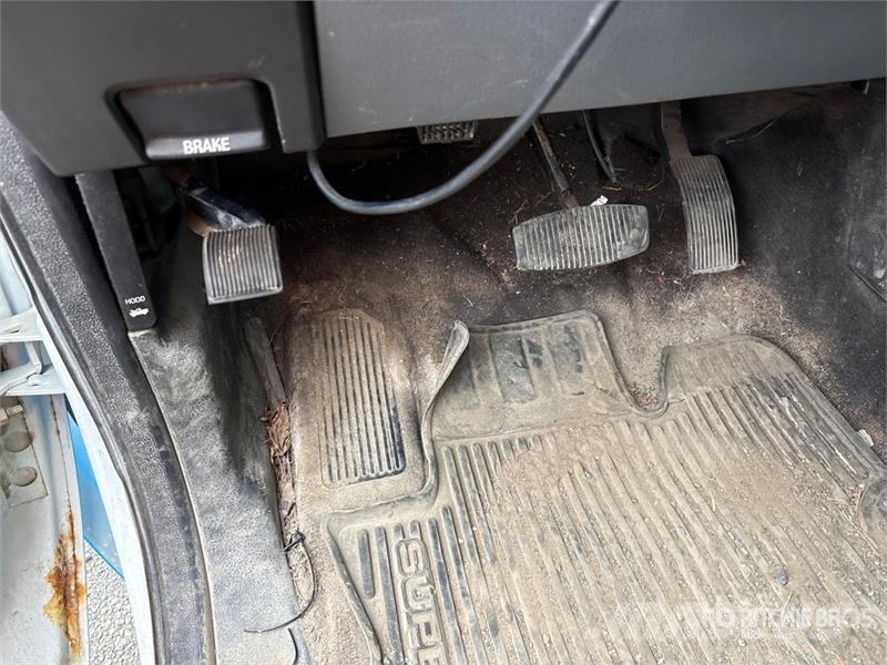 Ford F-250 XLT 4x4 Crew Cab Pickup Muu