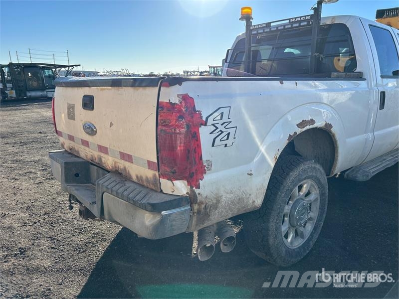 Ford F-250 XLT 4x4 Crew Cab Pickup Ostalo
